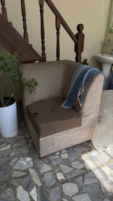 Divan b/u butun xolatda