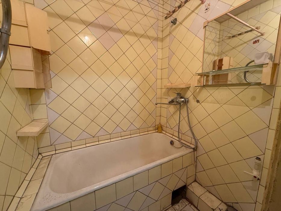 ЦУМ Ц7 110-Школа ТОРГ ЕСТЬ 66m2 2/3/4 Шикарно под Ремонт кирпич