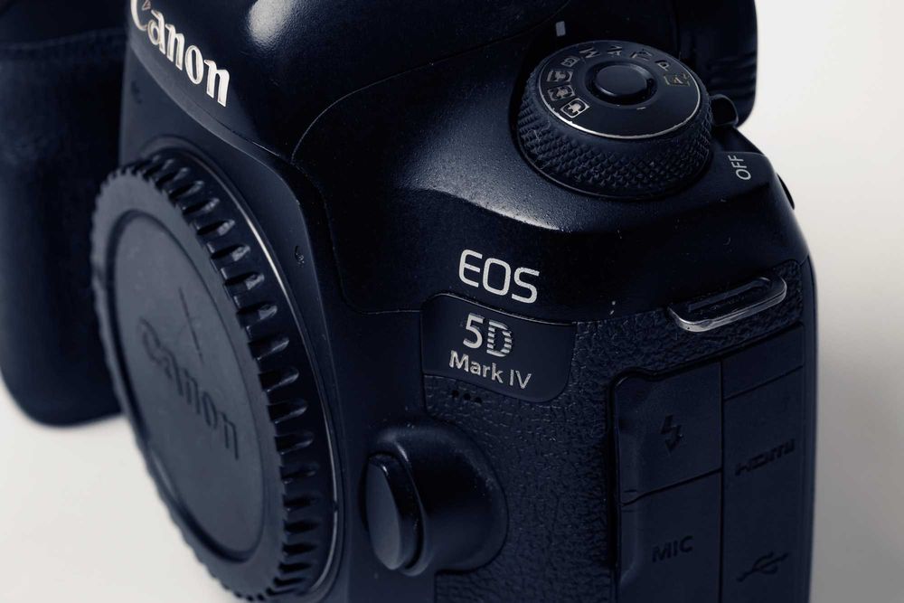 Canon 5D Mark 4 + EF 24-70 2.8 L II USM