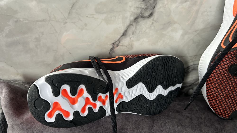 Нови оригинални маратонки Nike