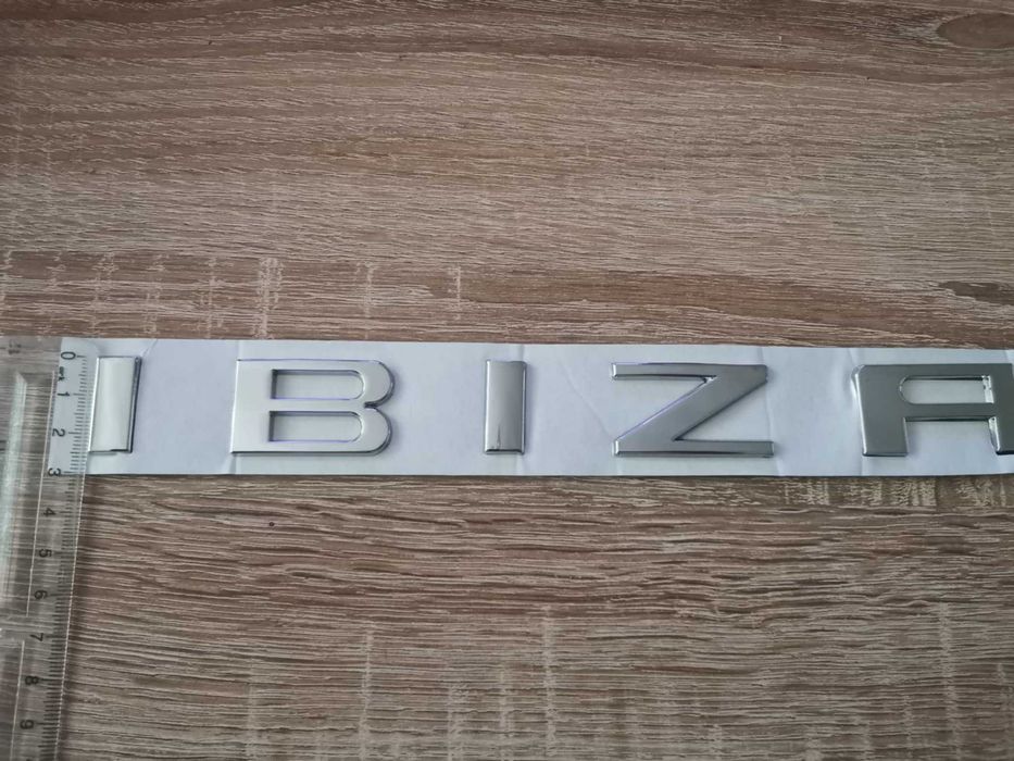 сребрист надпис Seat Ibiza стар стил