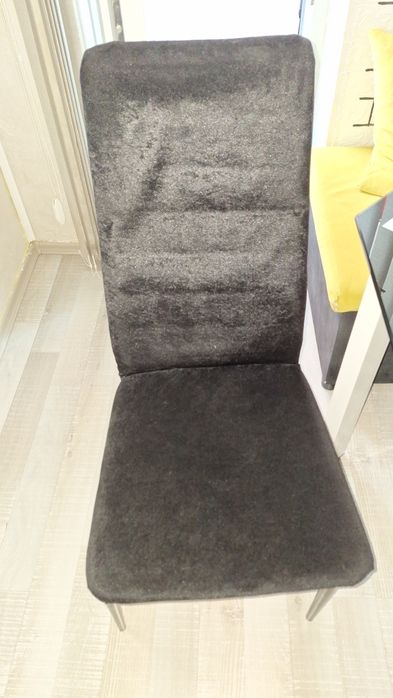 Трапезна маса с четири стола