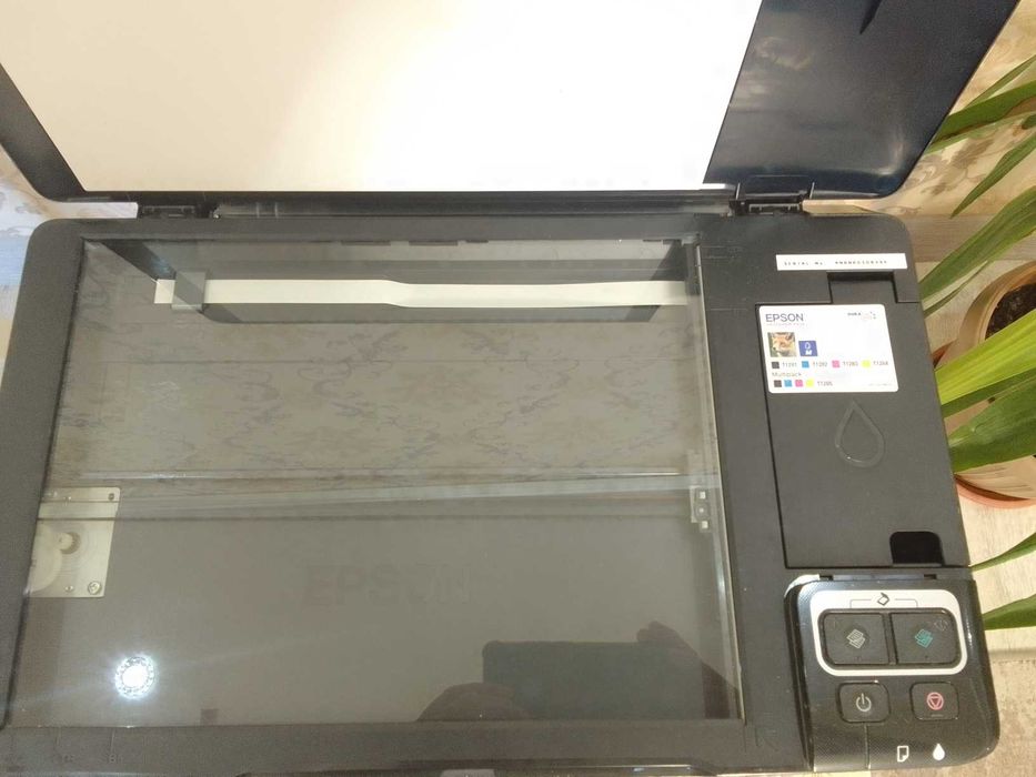 Срочно продается новый принтер EPSON вместе с комплектующими