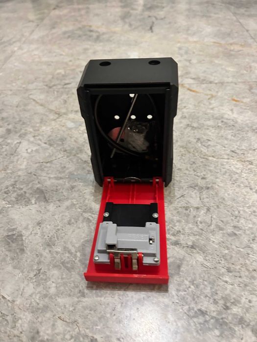 голям сейф за ключове