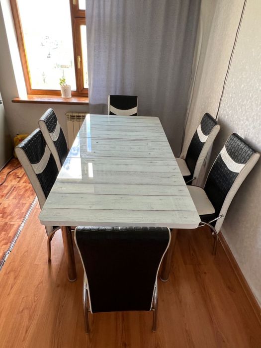 Стол со стульями