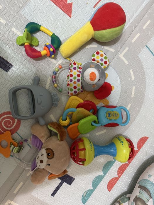 Лот играчки дрънкалки гризалки и музикални