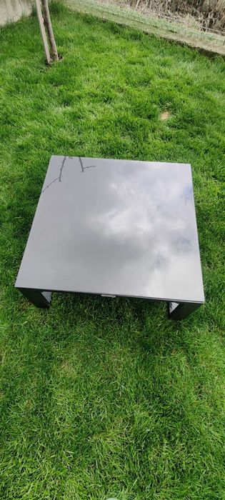 Masuta de cafea cu blat de sticla si suport din aluminiu