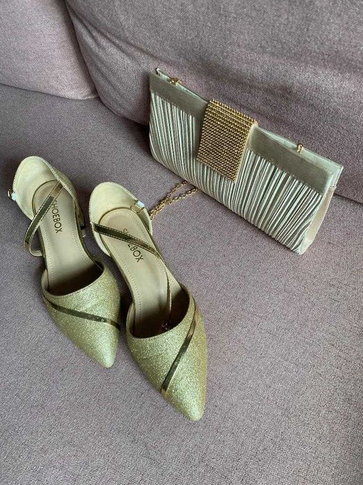 Pantofi marimea 37 cu gentuta - nuanta aurie - pentru evenimente