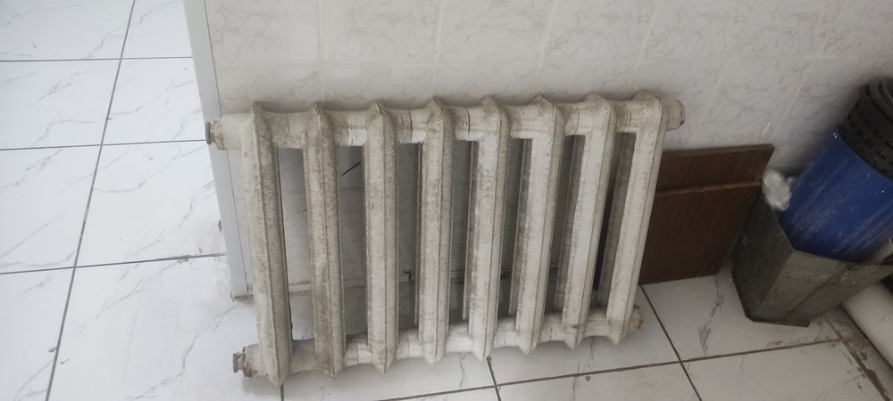 Продам батарея радиатор  чугун б/у