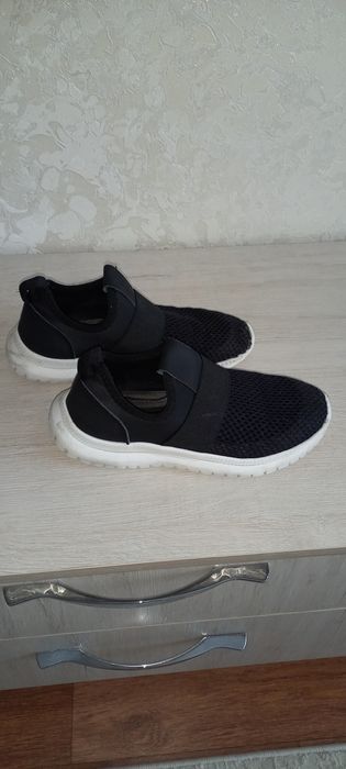 Продам детские кросовки