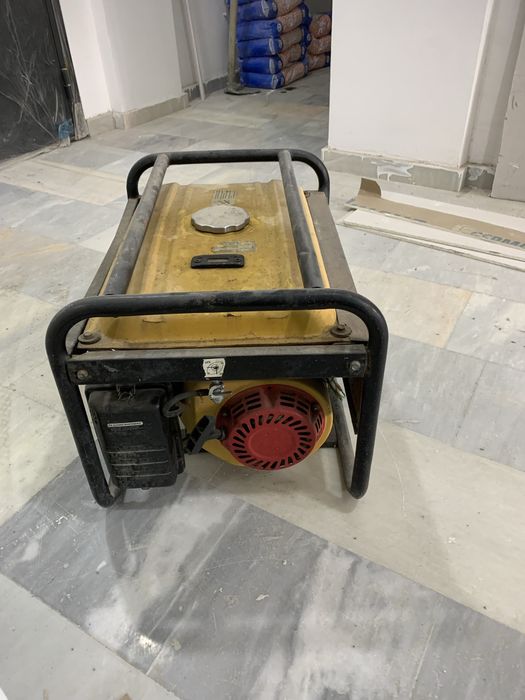 Срошно прадаютса генератор