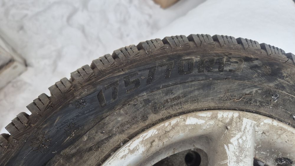 Продам диск с шинами шипы