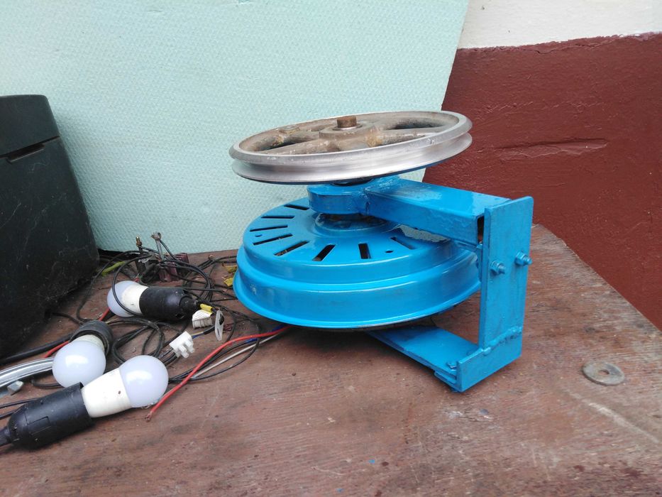 Generator de curent cu magneti permanenti