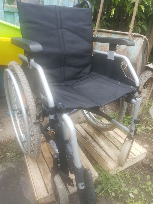 Инвалидная коляска продам