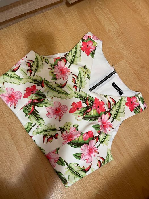 Top cu flori și fermoar