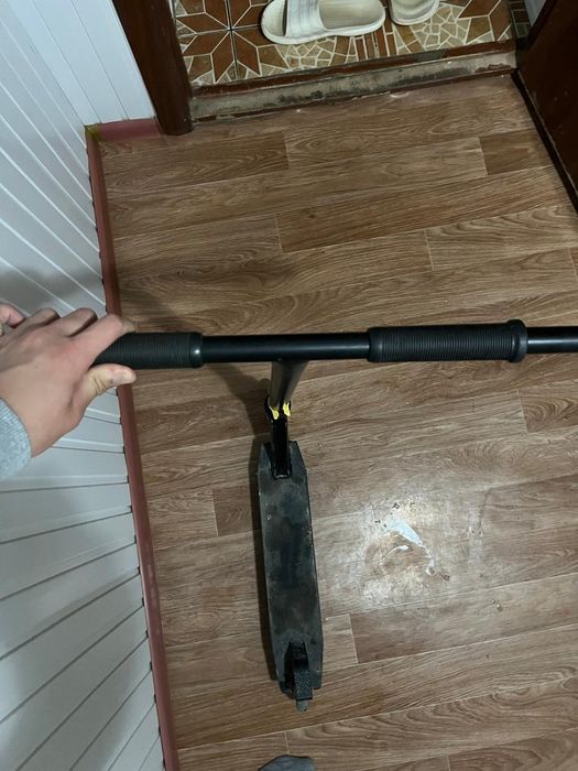 Трюковой самокат черный