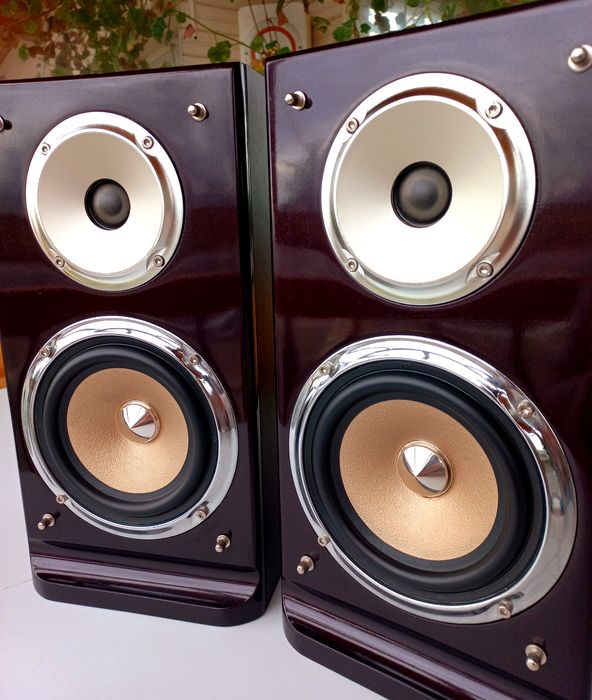 Английски тонколони HARROT