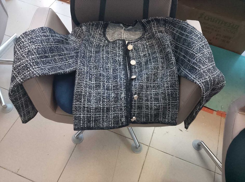 Елегантен дамски костюм