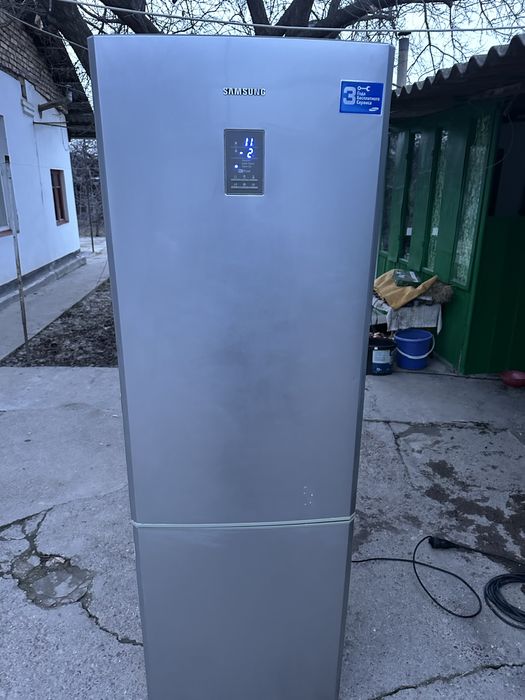 Холодильник Samsung