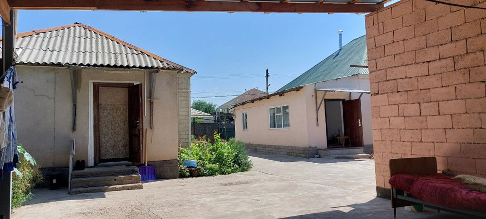 Продаются два больших дома