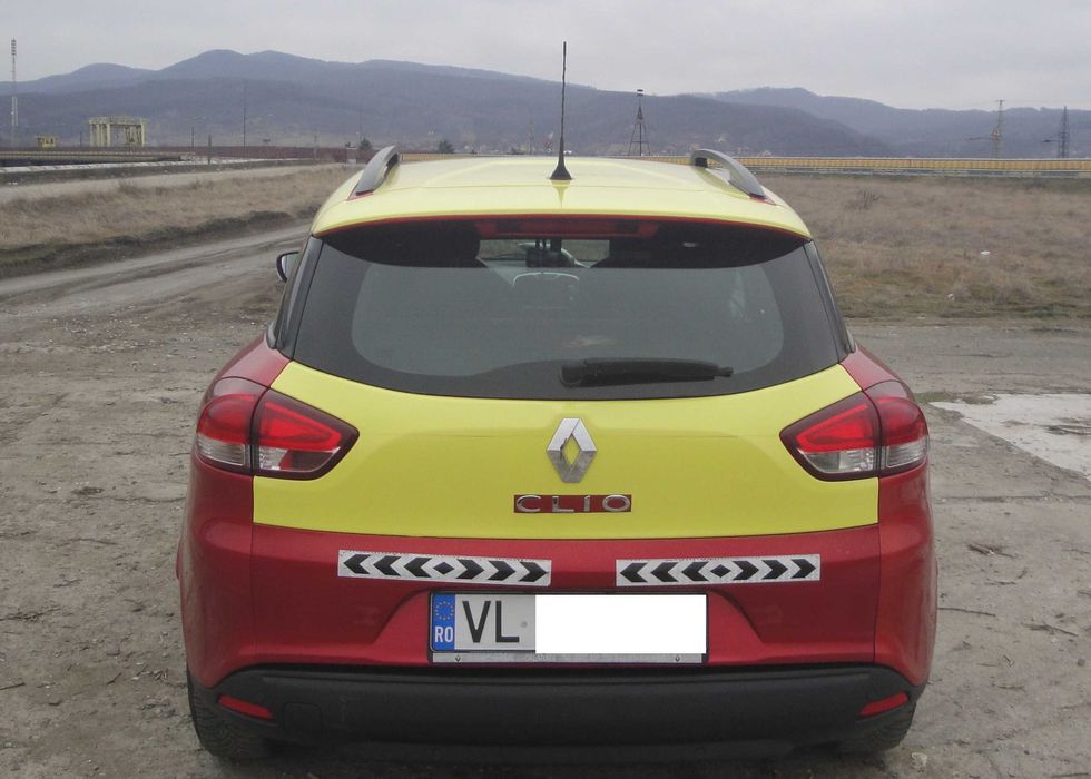 Vand firma cu licenta taxi si masina Renault Clio