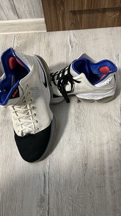 Обувки на nike lebron 19 low