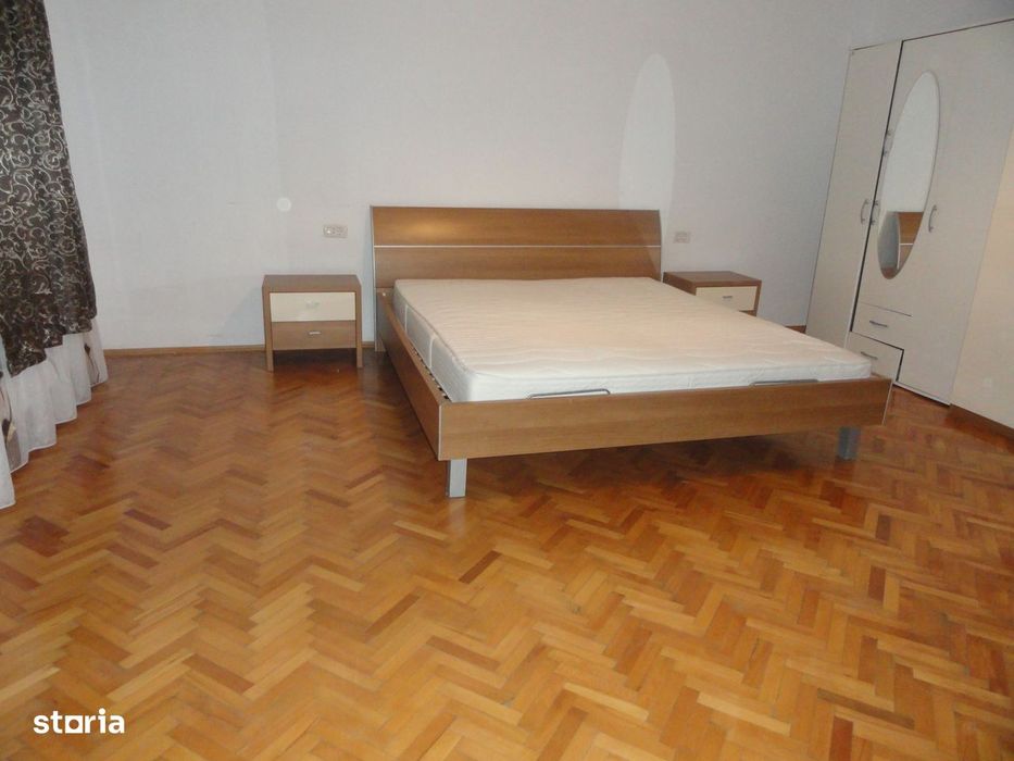 Apartament 2 camere, etaj 2, Bdul Revolutiei, 103 mp, renovat, mobilat