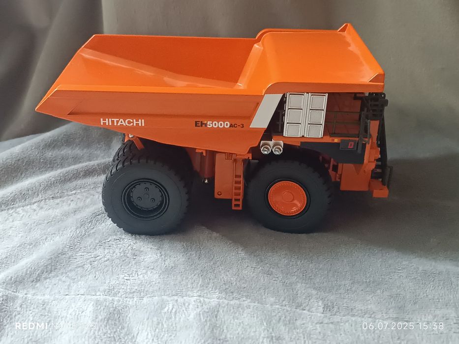 Модель коллекционная самосвал Hitachi