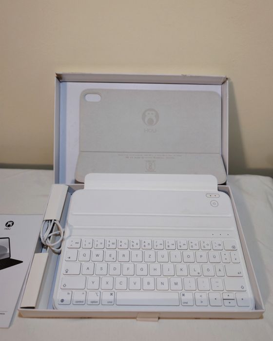 Husă tastatură Bluetooth HOU pentru iPad 10th & 11th Gen – Alb, Ergono