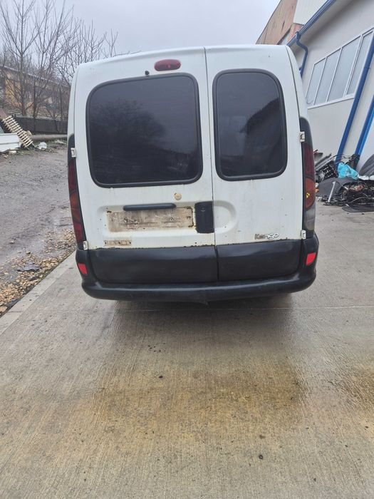 Продава се на части