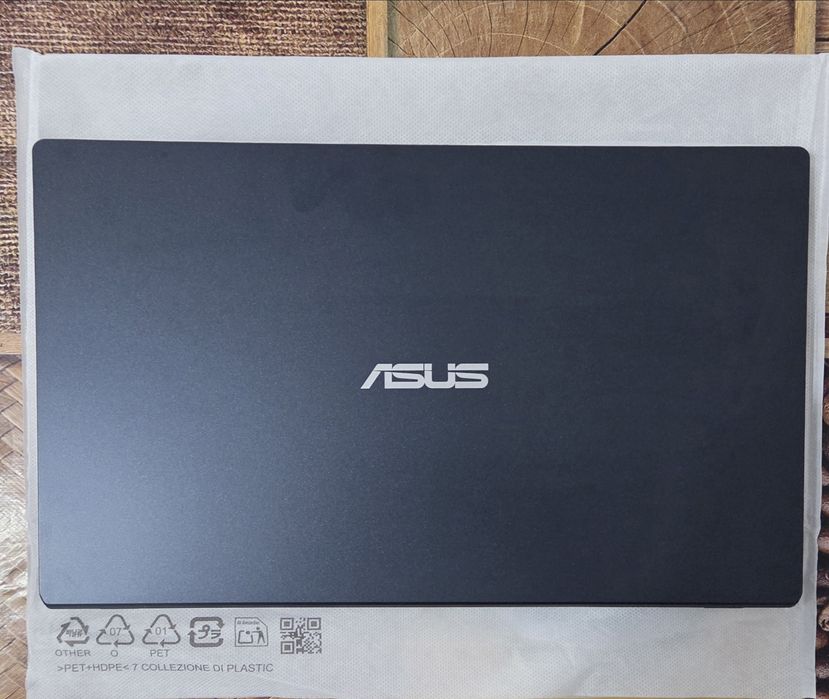 Laptop ASUS VivoBook R522KA Nou, 8GB RAM, SSD 512GB, autonomie 10 ore