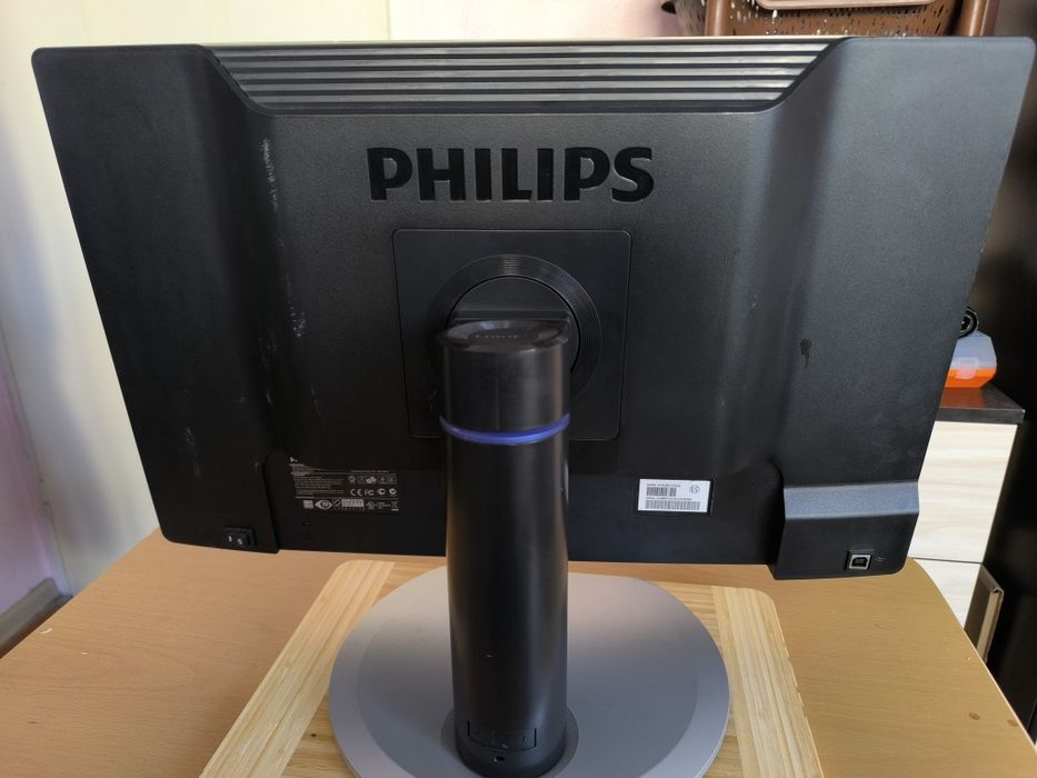 Монитор Philips Brilliance 221B3L