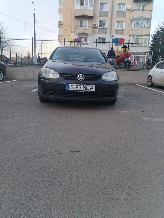 Vând Volkswagen Golf 5