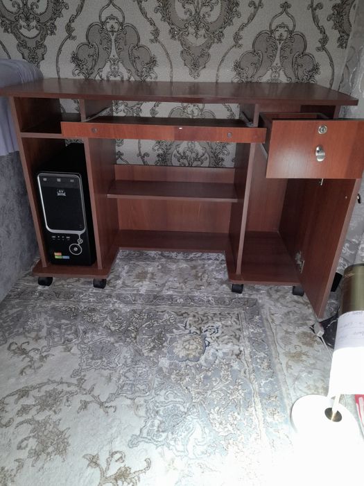 Компьютерный стол.