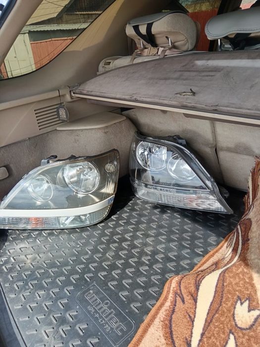 Фары  Toyota Harrier 1998г