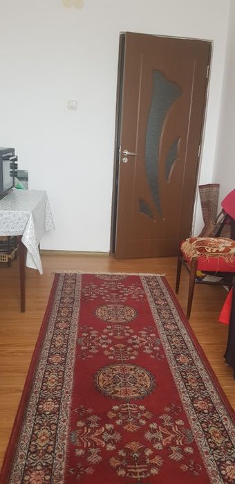 Vând apartament cu 4 camere în orașul Drăgănești Olt
