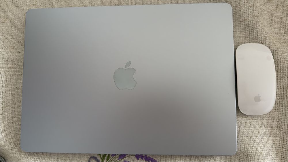 Macbook air 15 inch M4/24Gb/512Gb Garantie iStyle 21 luni