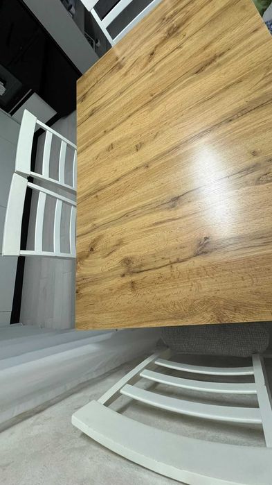 Masă, dimensiuni 90 x 150 / 193 cm, culoare alb stejar natur.