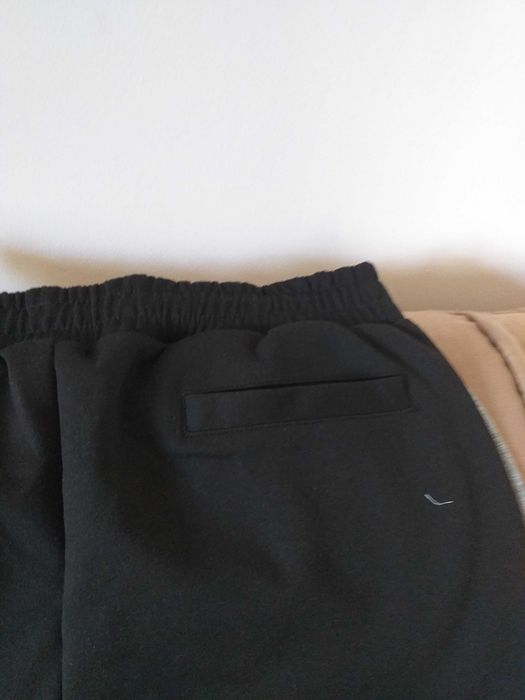 Pantaloni de trening barbati, noi cu eticheta