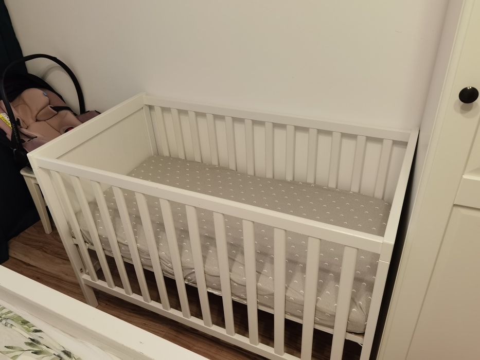Pătuț copii ikea SUNDVIK + saltea  KRUMMELUR + Protecție Saltea LENAST (PREȚ FIX) 
Pătuţ, alb, 60x120 cm
Pătuţ, alb, 60x120 cm