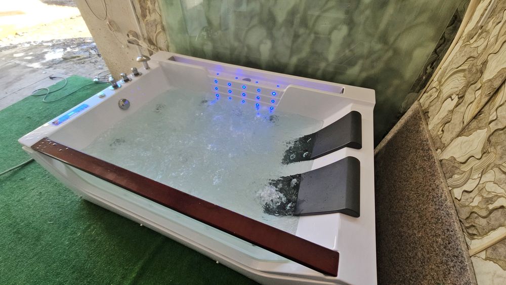 Джакузи за двама Хидромасажна Вана с Подгрев  1.80х1.20