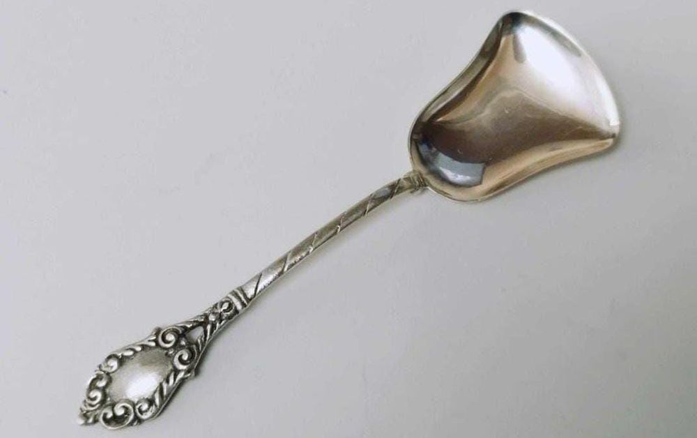 Lingurita argint 800, model floral , Germania, pentru zahar