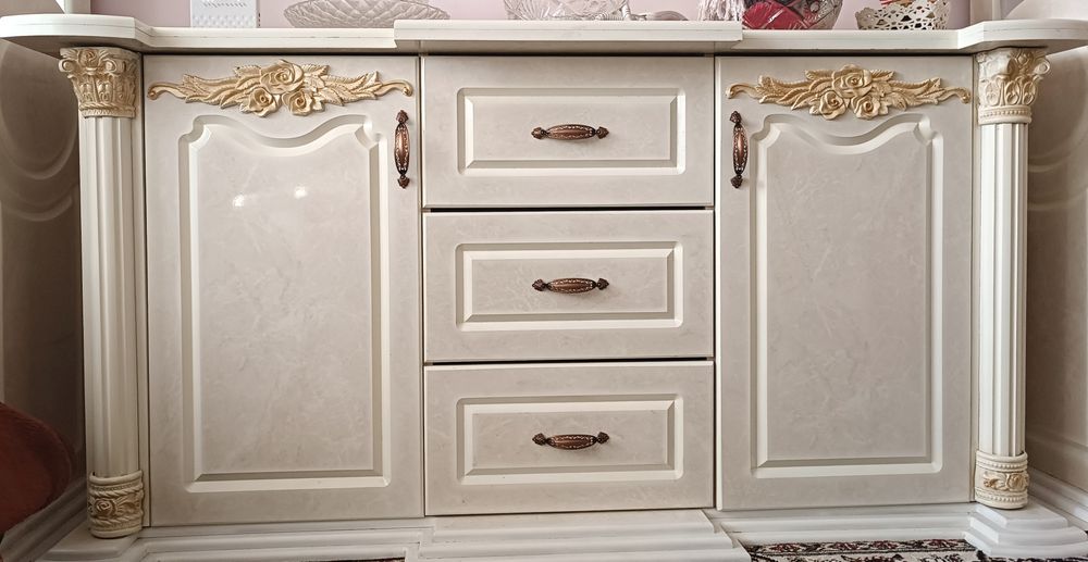 Mehmonxona uchun stenka