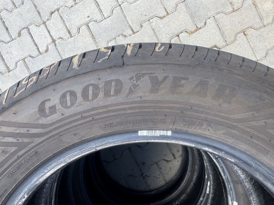 4 бр Почти нови летни гуми GOODYEAR 215/65/17