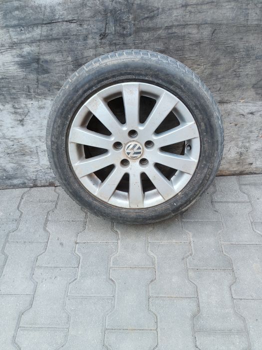 Продавам 1 брой оригинална лята джанта 5×112  за VW  Пасат