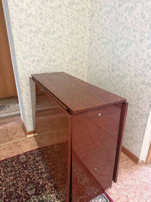 Продам срочно стол книжка