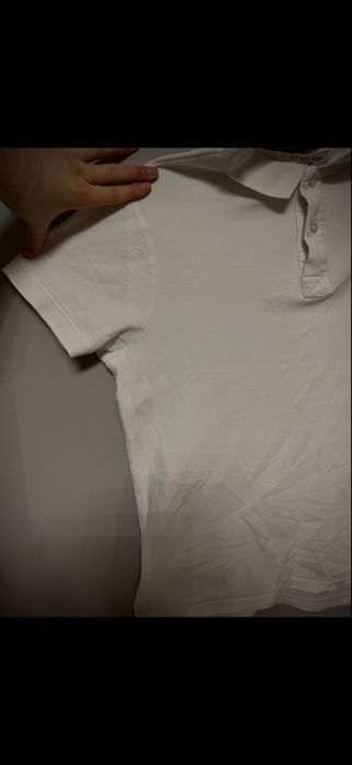 Tricou polo alb – curat, versatil, ideal zilnic