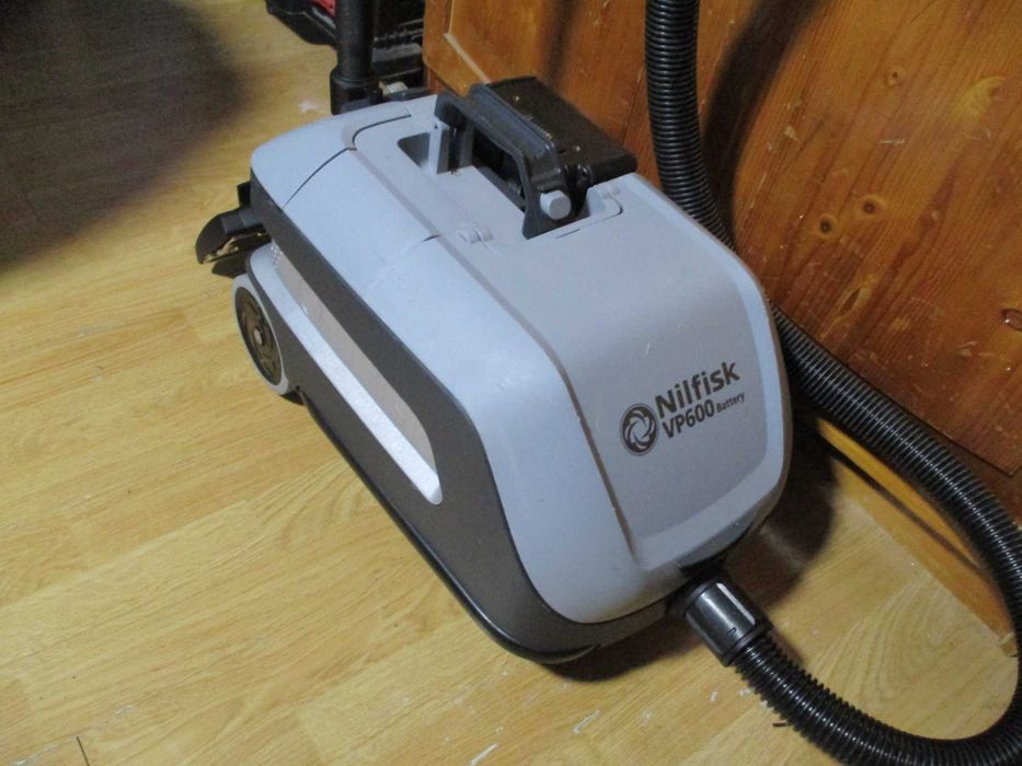 aspirator nilfisk vp-600-battery