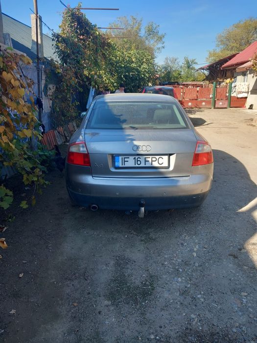 Vând audi a4 1.6 benzină.