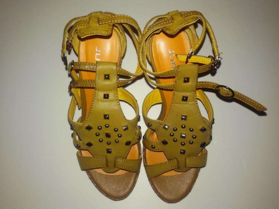 Босоножки кожаные